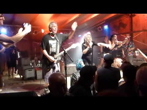 Annette Benjamin (Hans A Plast) mit Razor Smilez live bei HöhNIE's Party in Peine 9.6.2018