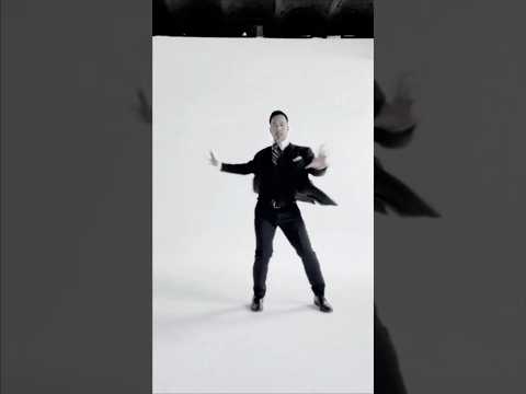 RYAN HAYASHI doing his thing. #magician #Mannheim #Germany #dance #performer #freestyle #shorts #fyp