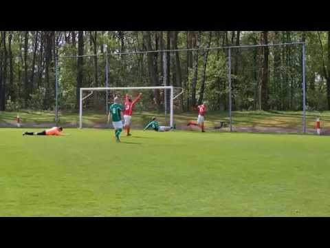 Gerben te Kolstee scoort voor Lochuizen 3 de 2-1 tegen EGVV 2