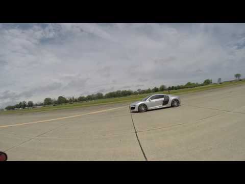 Jaguar F-Type R vs Audi R8 V10 1/2 mile
