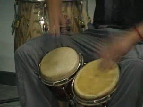 Ozusalsa - Luisito Quintero en el bongó