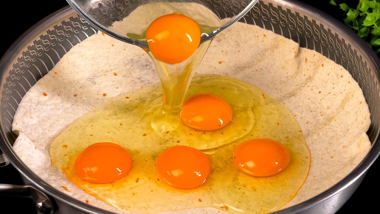 This trick has enchanted thousands of housewives! Just pour the egg! Easy, quick and very delicious!