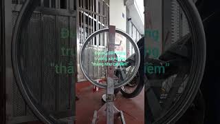 Đường đến công trường thẳng như cái liềm