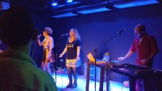 Max Tundra feat. Daphne &amp; Celeste &#39;Which Song&#39;