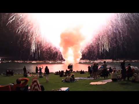 Espectáculo de fuegos artificiales tiene un fallo informático y tan solo dura 25 segundos!
