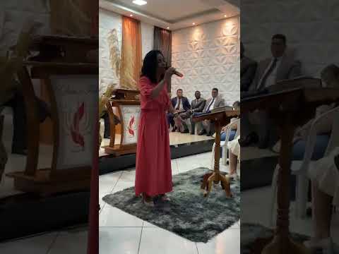 Cantora Ana.Cristina Louvando a Deus em Matina BA