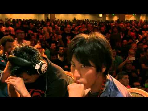 Momochi (Ken, Evil Ryu) vs Gamerbee (Adon) - EVO 2015 USF4 - Grand Finals and EVO Closing