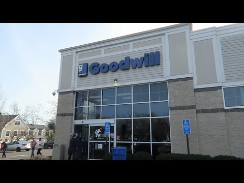 Goodwill Finds in The RICHEST Towns in America! Can You Still Make a Profit?