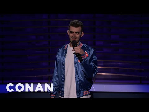 サムMorrilのママはすべてについて心配 - TBSのコナン (Sam Morril’s Mom Worries About Everything - CONAN on TBS)