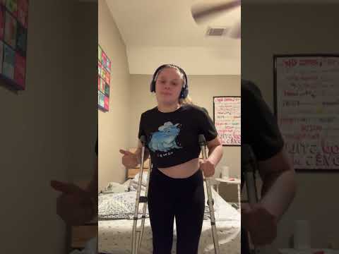 Dancing on crutches is not easy🤦‍♀️ #teen #comedy #follow #funny #trending