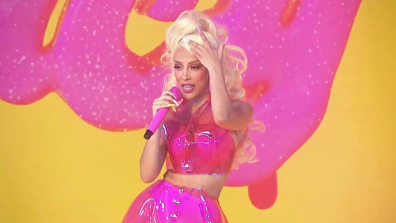 Doja Cat  - Hot Pink Sessions: Juicy (Look 2)
