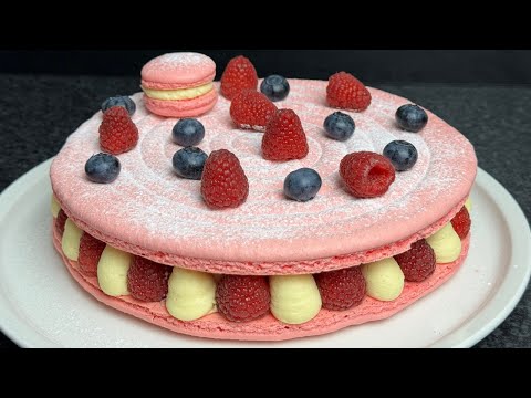 Grand macaron framboises-myrtilles/ meringue française