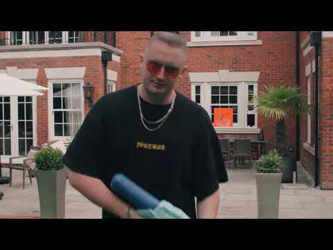 LOVE PISTOLS by MNEEMO