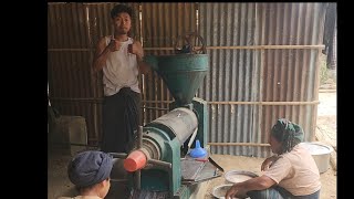 ကိုနေဝေးက နှမ်းဆီစစ်စစ်လေးလဲရောင်းပါတယ် you tube ကမိတ်ဆွေတို့ လိုအပ်ရင် 09662137383ကိုမှာလို့ရပါတယ်
