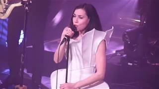 Olivia Ruiz &quot;Mon Corps Mon Amour&quot; Amiens 13/12/2017 (Olivia surprise par ses musiciens)
