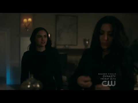 Riverdale #2.21 - Veronica finds the article about the affair Hiram has written