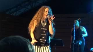 2017- Amanda Marshall concert- 07- Love Lift Me