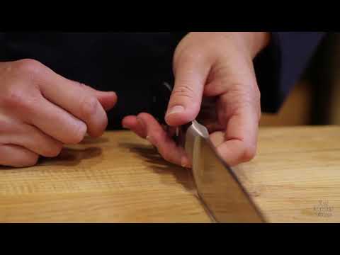 How to Hold a Chef's Knife the Right Way