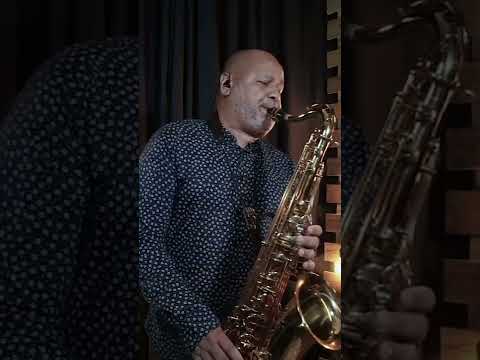 RUN TO YOU (Whitney Houston) Instrumental Sax Cover (Angelo Torres) ​#shorts