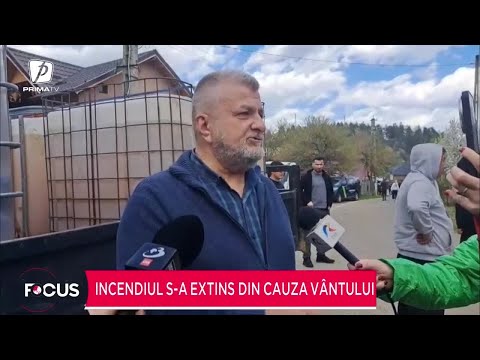 Zeci de case au ars din temelii. Incendiul s-a extins din cauza vântului