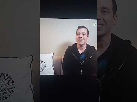 the voice behind Linda Belcher of Bob burgers💖💖💐💐💐💐💐💐💐🌼🌼💐💐🌼