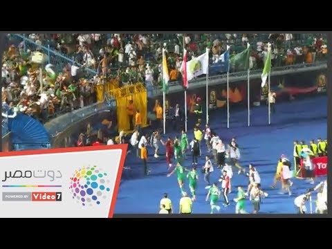 شاهد.. احتفالات جماهير الجزائر بعد التأهل لنصف نهائي أمم أفريقيا