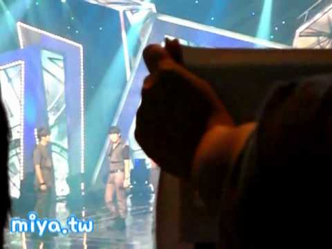 110619 Inkigayo Beast-비가오는날엔+Fiction[fan_cam]