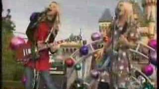 Aly &amp; Aj Disney Christmas Parade &#39;Greatest Time Of Year&#39;