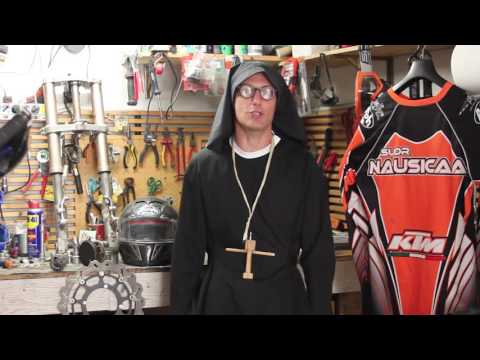 basta ombrelline nel moto gp