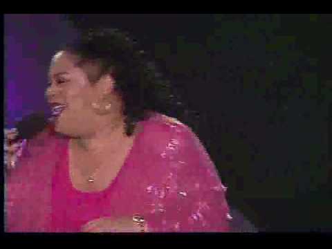Los 70s / En vivo 2004 / Martha Wash -It`s Raining Men