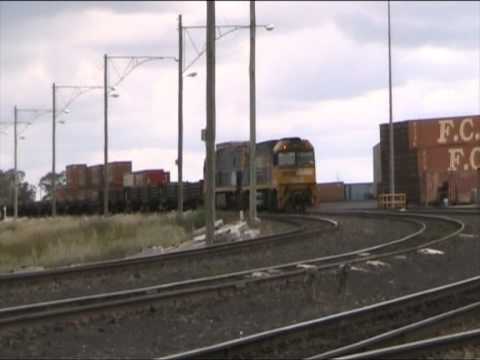 Pacific National NR48 works NR5  on 4YN2 into parkes  part 1
