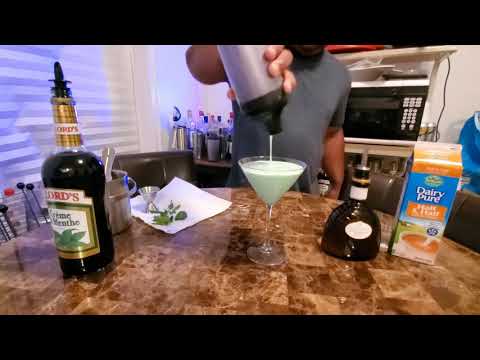 HOW TO MAKE GRASSHOPPER COCKTAIL