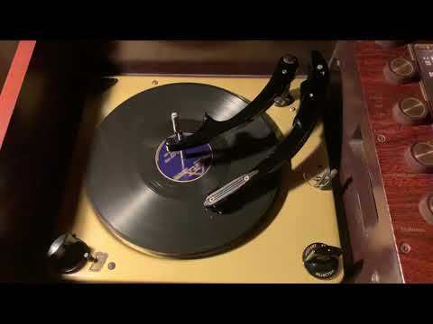 Don Messer and his Islanders on Apex 26303 "The Old Man And The Old Woman" on a Magnavox ISR210 F