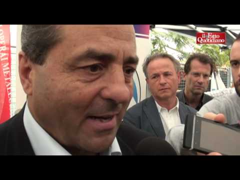 Di Pietro in comizio con la Fiom: "Passera è sordo ai problemi"