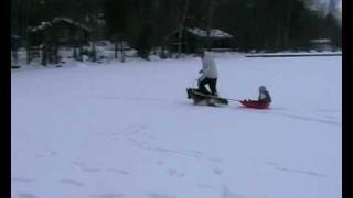 preview picture of video 'Saksanpaimenkoira vetää pulkkaa-German Shepherd pulling sled'