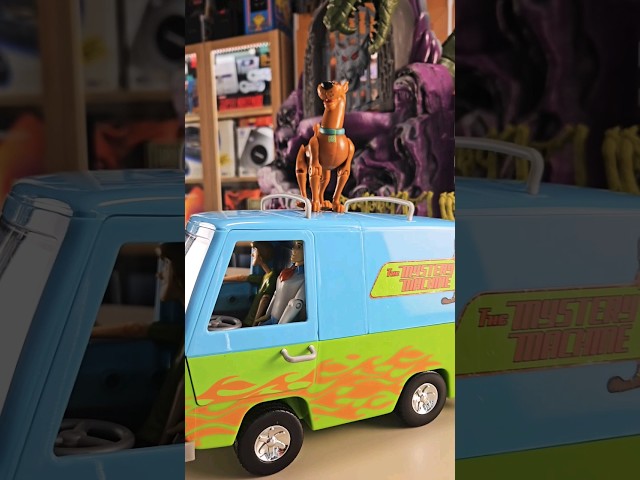 Vídeo relacionado con Mystery Machine: Scooby Doo Merch Adventure Camiseta