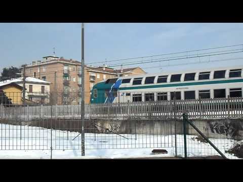 INSOLITE VETTURE A DOPPIO PIANO CASARALTA PER IL REGIONALE 2653