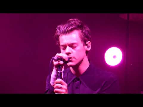 download lagu mp3 mp4 Harry Styles Concert Phoenix, download lagu Harry Styles Concert Phoenix gratis, unduh video klip Harry Styles Concert Phoenix
