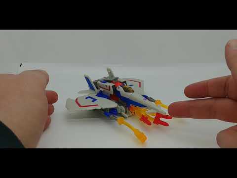 Chuck's Reviews Transformers Cyberverse Deluxe Class Starscream