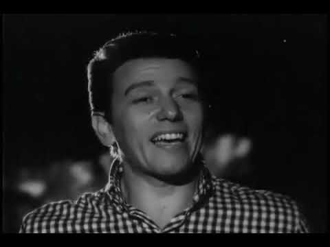 PARTICIPAÇÕES MUSICAIS DE SILVIO CESAR NO FILME "NA ONDA DO IÊ IÊ IÊ" - 1966