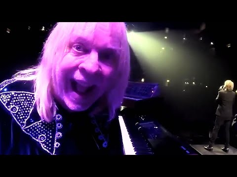 Yes Live At The Apollo Long Distance Runaround, The Fish, And You And I