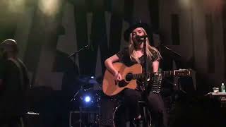 ZZ Ward sings Bag of Bones 2017