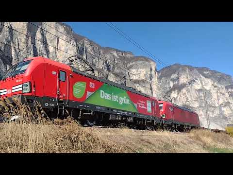 Treno merci intermodale "LKW Walter Train" slow pass