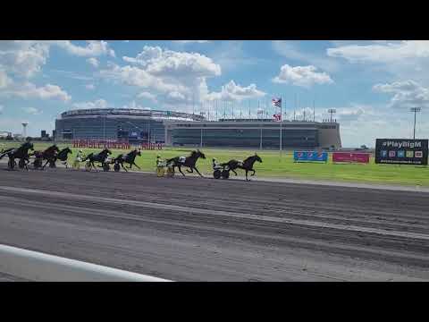 Beach Glass wins the Cane Pace at the Meadowlands ..