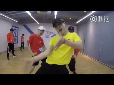 180330 ZHANG YIXING 张艺兴 LAY — MASK Idol Producer dance ver