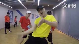 180330 ZHANG YIXING 张艺兴 LAY — MASK Idol Producer dance ver