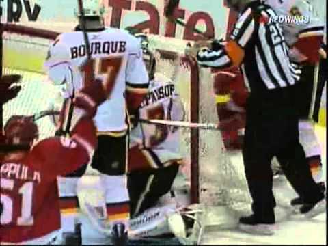 Johan Franzen banks it off of Miikka Kiprusoff's head