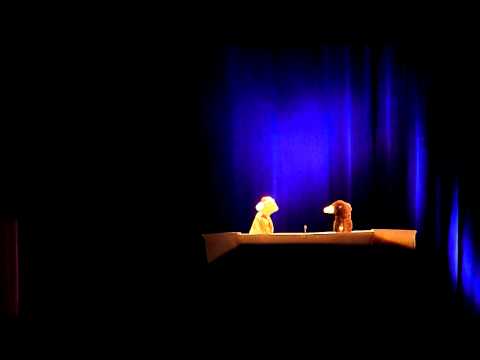 Herr Falkenhorst als Papst - René Marik mit Kasperpop im Aachener Eurogress, 07.05.2012