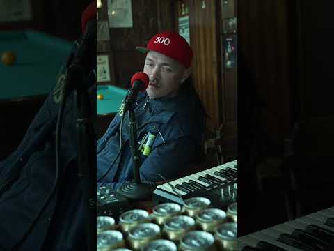 Zanger Hans solliciteert bij het UWV.