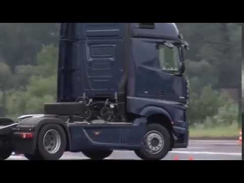 Александр Якунин за рулём Actros